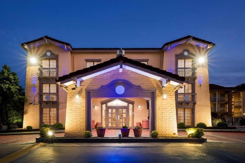 Days Inn by Wyndham Birmingham/West - image 39