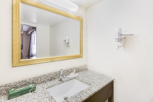 Days Inn by Wyndham Birmingham/West - image 5