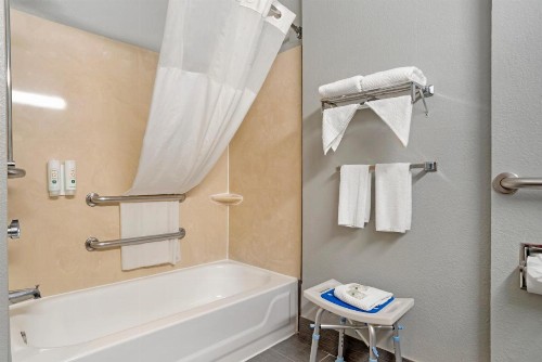Quality Inn & Suites Birmingham - Highway 280 - image 40