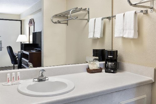 Days Inn by Wyndham Hoover Birmingham - image 16