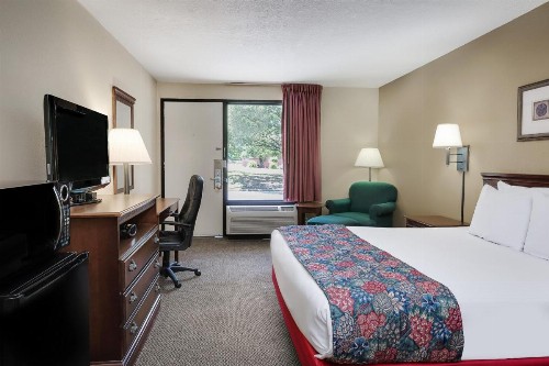 Days Inn by Wyndham Hoover Birmingham - image 2