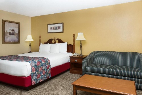 Days Inn by Wyndham Hoover Birmingham - image 49