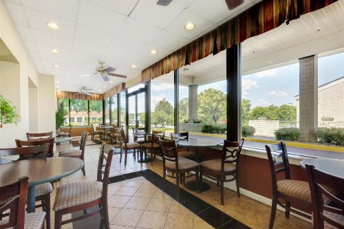 Days Inn by Wyndham Hoover Birmingham - image 5