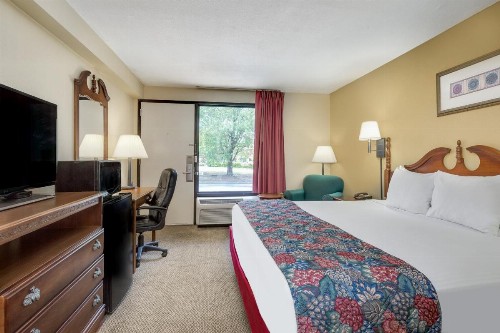 Days Inn by Wyndham Hoover Birmingham - image 6