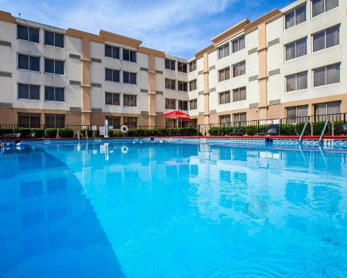 Ramada by Wyndham Birmingham Airport - image 8