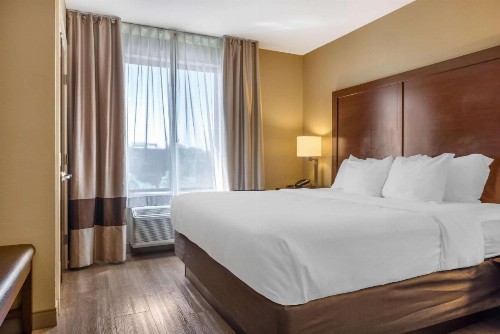 Comfort Inn & Suites At CrossPlex Village - image 16
