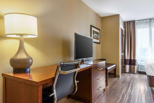 Comfort Inn & Suites At CrossPlex Village - image 17