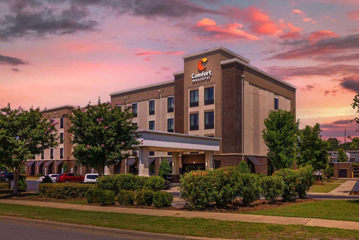 Comfort Inn & Suites At CrossPlex Village - image 2