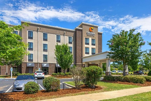 Comfort Inn & Suites At CrossPlex Village - image 3
