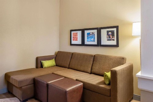 Comfort Inn & Suites At CrossPlex Village - image 30