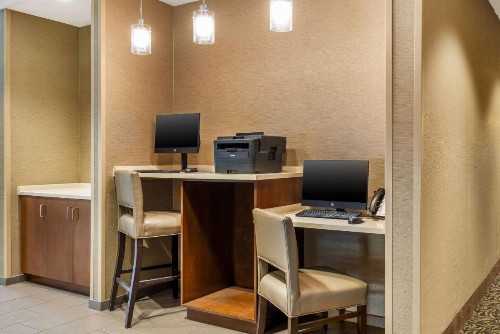 Comfort Inn & Suites At CrossPlex Village - image 32