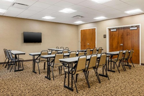 Comfort Inn & Suites At CrossPlex Village - image 33