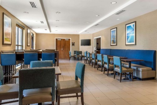 Comfort Inn & Suites At CrossPlex Village - image 35
