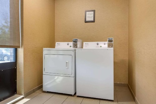 Comfort Inn & Suites At CrossPlex Village - image 37