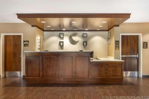 Comfort Inn & Suites At CrossPlex Village - image 5