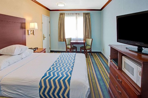 Travelodge by Wyndham Bishop - image 5