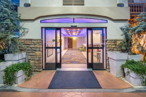 Holiday Inn Express Hotel & Suites Bishop an IHG Hotel - image 10