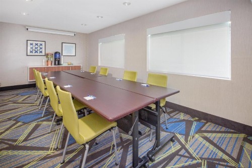 Holiday Inn Express Hotel & Suites Bishop an IHG Hotel - image 24