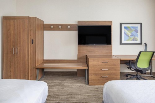 Holiday Inn Express Hotel & Suites Bishop an IHG Hotel - image 39