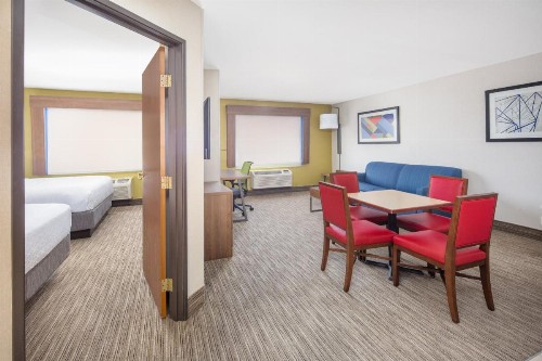 Holiday Inn Express Hotel & Suites Bishop an IHG Hotel - image 42