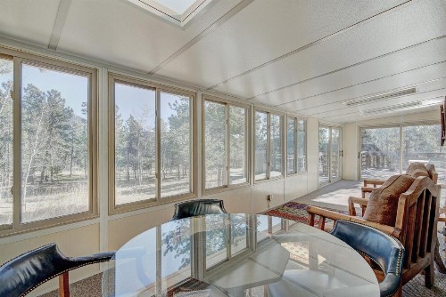 Dory Lakes Cabin - image 10