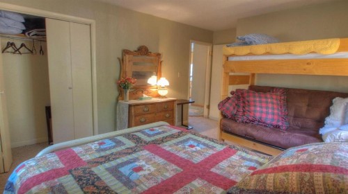 Dory Lakes Cabin - image 3