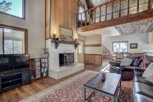 Dory Lakes Cabin - image 7