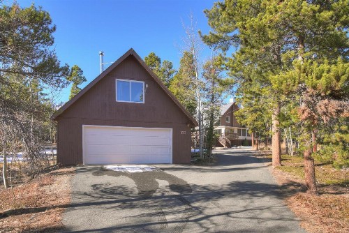 Dory Lakes Cabin - image 8