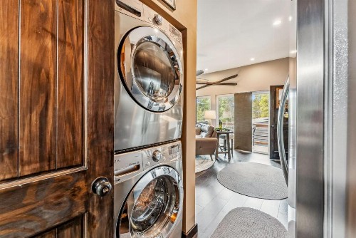 Treehouse 1BR with Hot Tub home - image 17