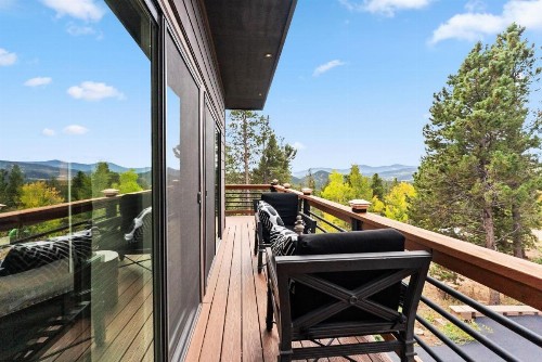 Treehouse 1BR with Hot Tub home - image 26