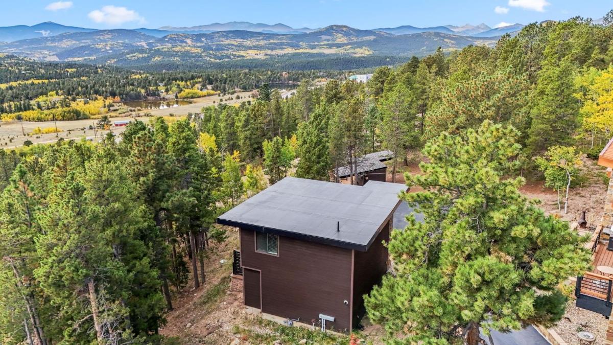 Treehouse 1BR with Hot Tub home - image 7