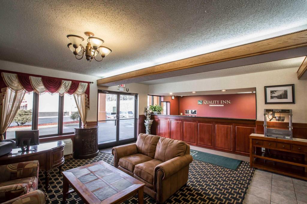 Quality Inn Black Mountain - image 2