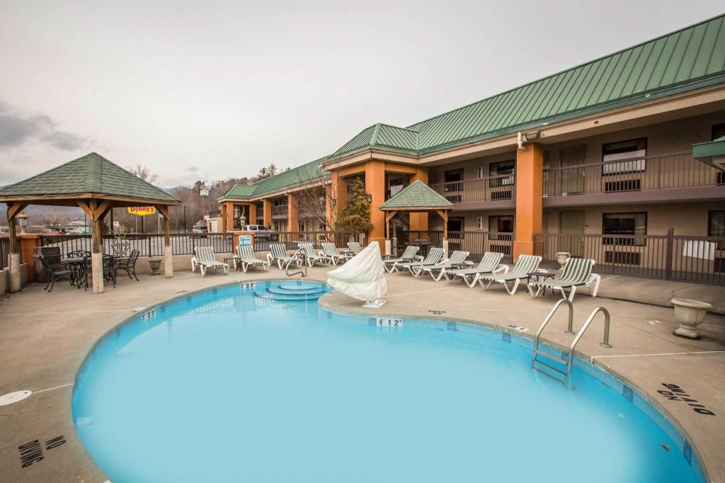 Quality Inn Black Mountain - image 7