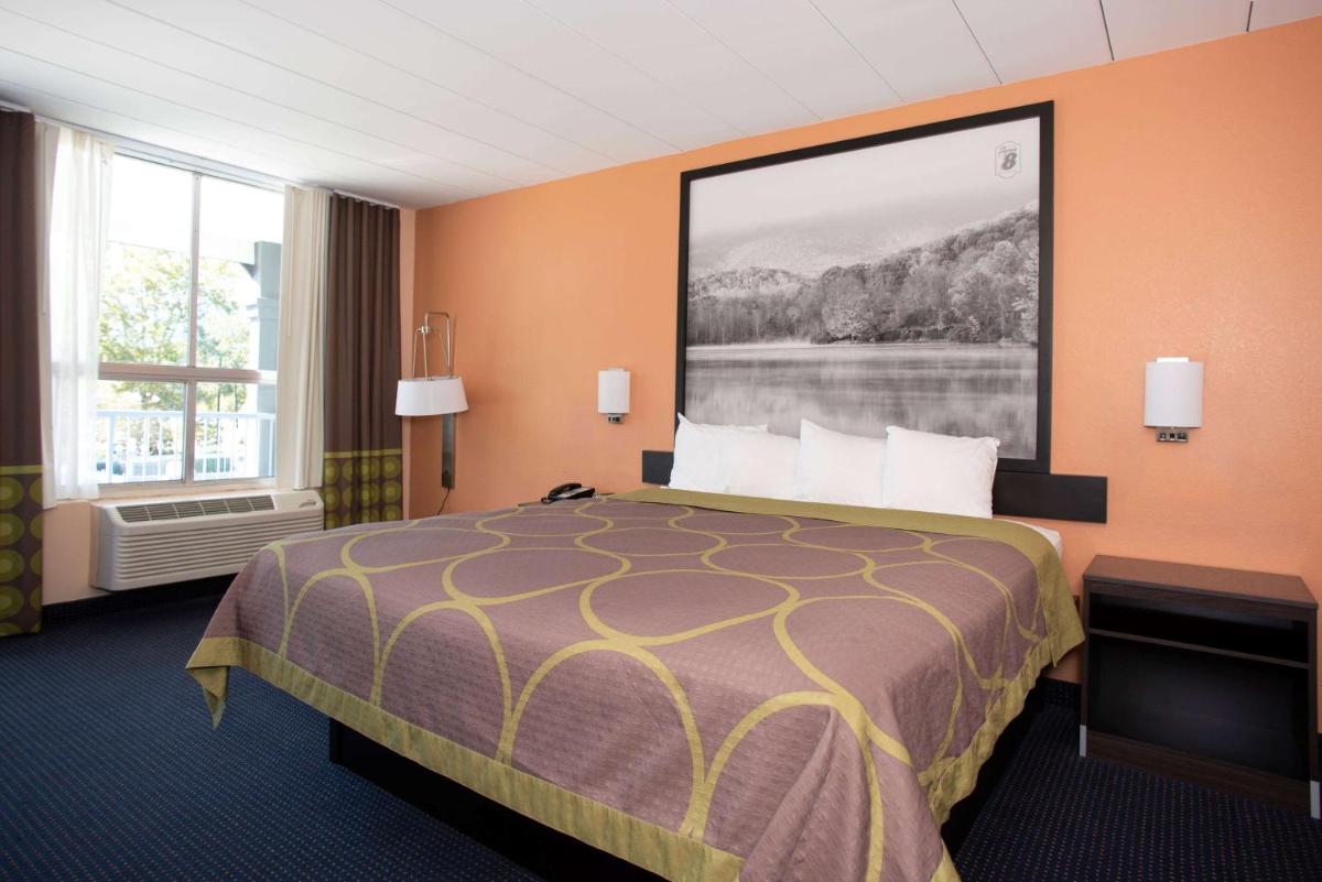 Super 8 by Wyndham Black Mountain - image 2