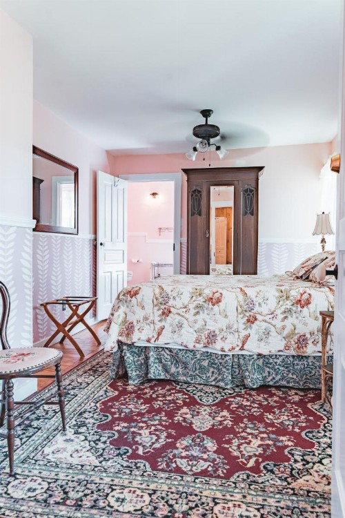 Black Mountain Inn - image 14