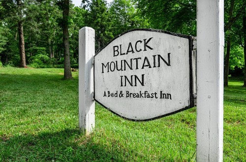 Black Mountain Inn - image 17