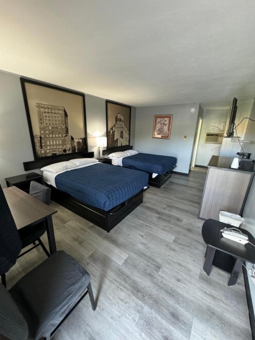 Acorn Motel - Black Mountain - image 10