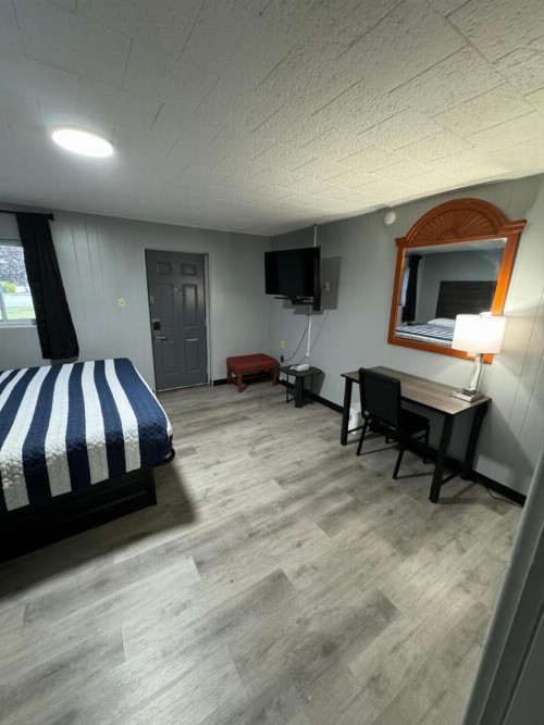 Acorn Motel - Black Mountain - image 11