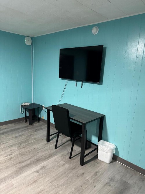 Acorn Motel - Black Mountain - image 15