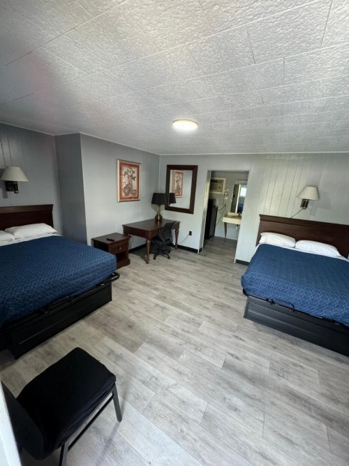 Acorn Motel - Black Mountain - image 18