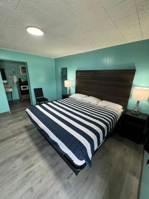 Acorn Motel - Black Mountain - image 2