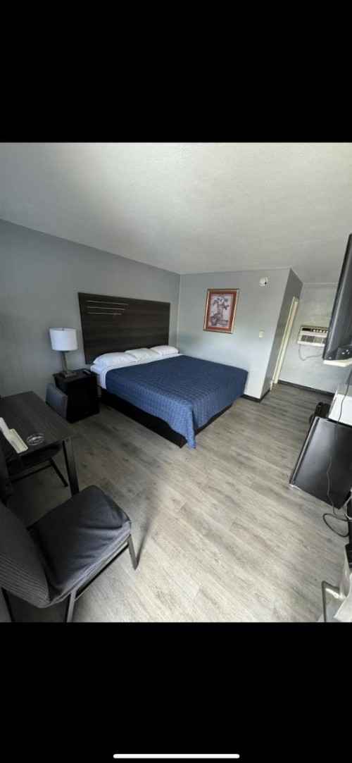 Acorn Motel - Black Mountain - image 23