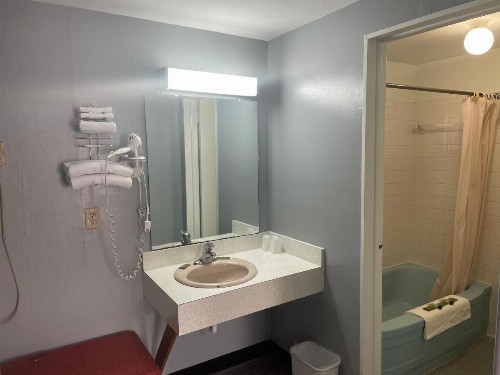 Acorn Motel - Black Mountain - image 25