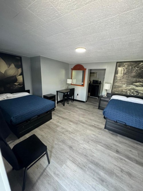 Acorn Motel - Black Mountain - image 6