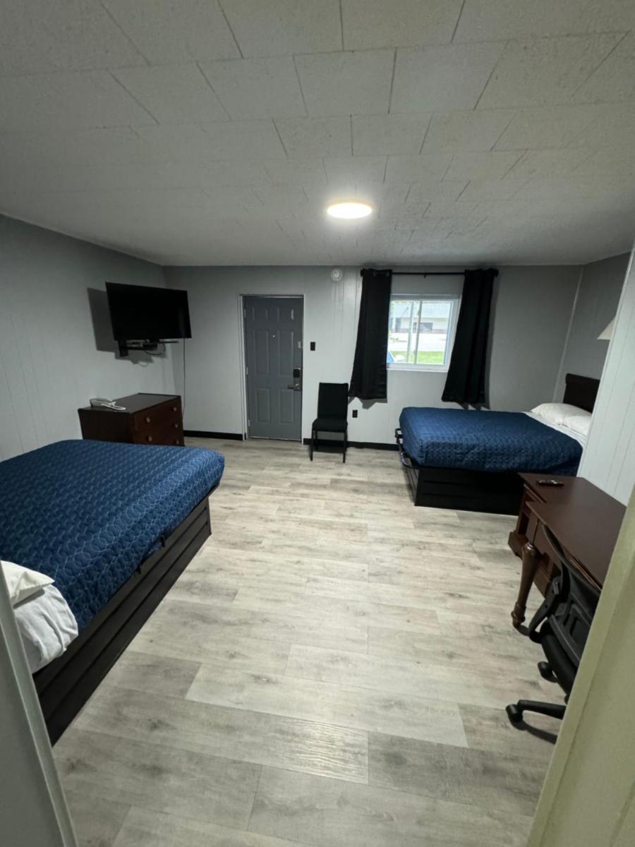 Acorn Motel - Black Mountain - image 7