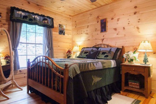 Blue Bear Cabin - image 8