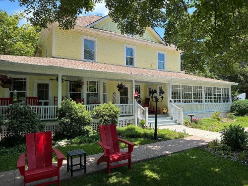 Red Rocker Inn