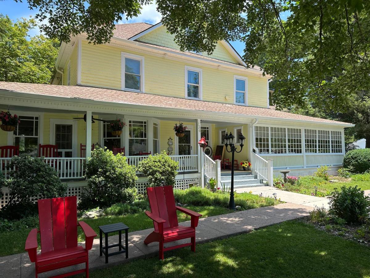 Red Rocker Inn - main image