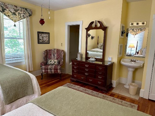 Red Rocker Inn - image 12