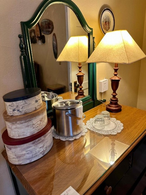 Red Rocker Inn - image 3